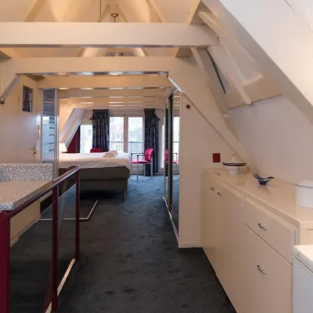 Double Floor Canal Estate Gasthof *