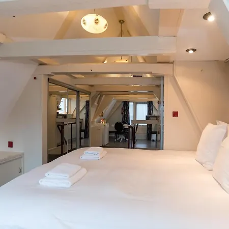 Double Floor Canal Estate Gasthof *