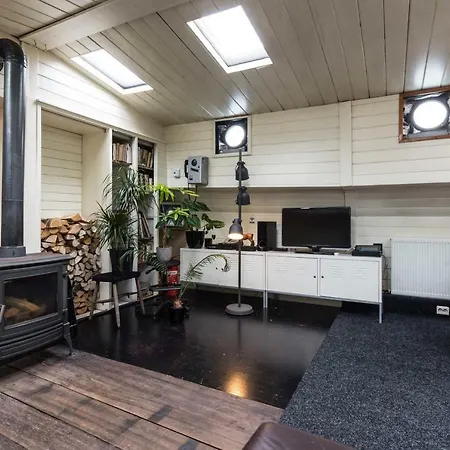 Bed and breakfast Houseboat Reussi *