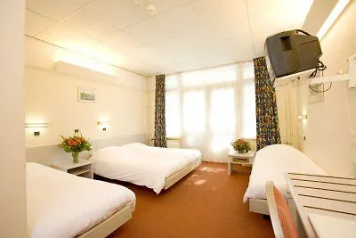 Budget Trianon Hotel