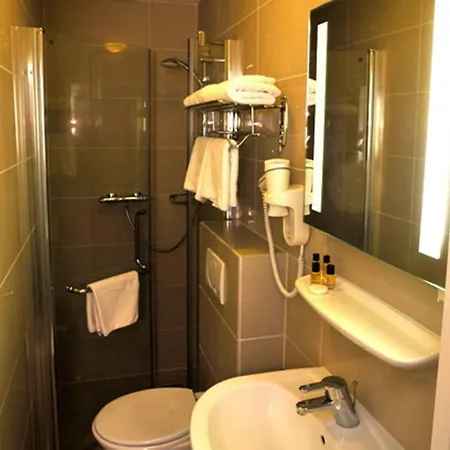 Central Park Hotel 3*