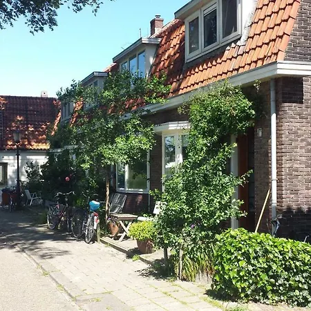 Family House بيت ضيافة 2*