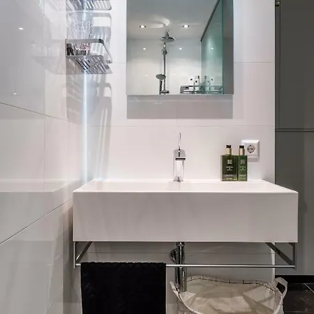 18th Century Groundfloor Canal House With Patio/garden 아파트