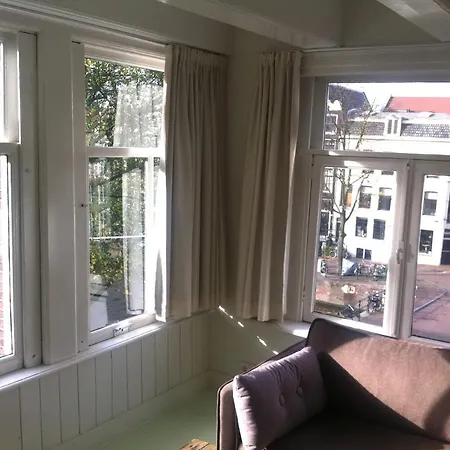 Miauw Suites, Canal View City Centre Bed & Breakfast 2*