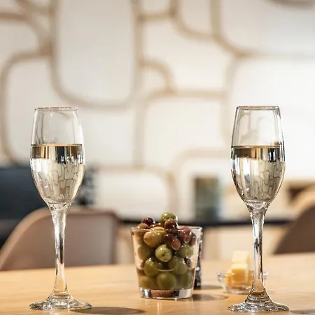 The Delphi - Townhouse 4*