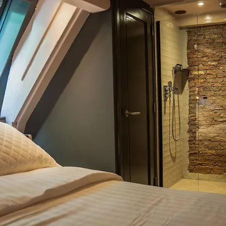 Frank Since 1666 Hotell 3*