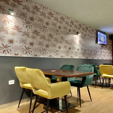 Hostal The Globe