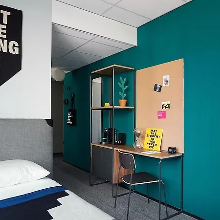 The Social Hub West Hotel 3*