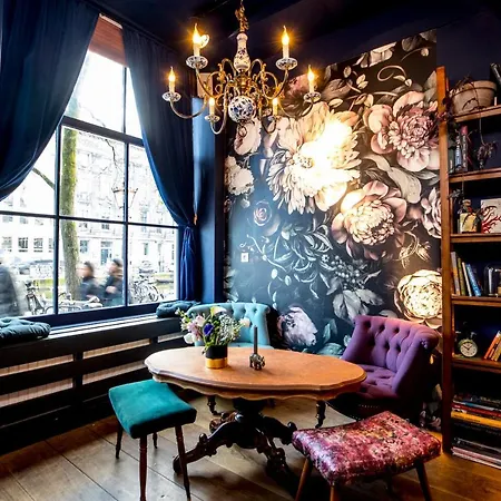 Hotel Rosalia's Menagerie Cocktail Bar & Innupstairs