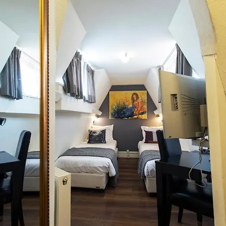 Quentin England Hotel 2*