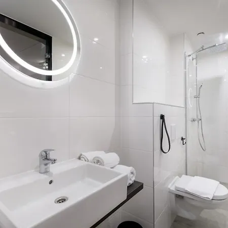 New Kit Hotel 3*