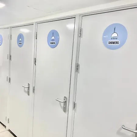 白色郁金香旅馆 *