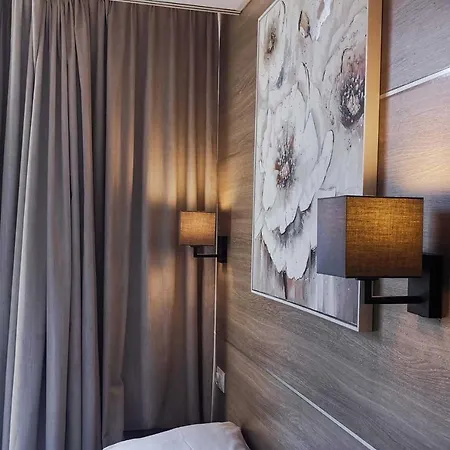 Jesse Hotel *