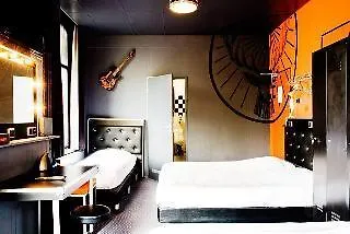Backstage Hotel 2*