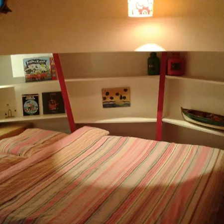 Houseboat Dokstroom *