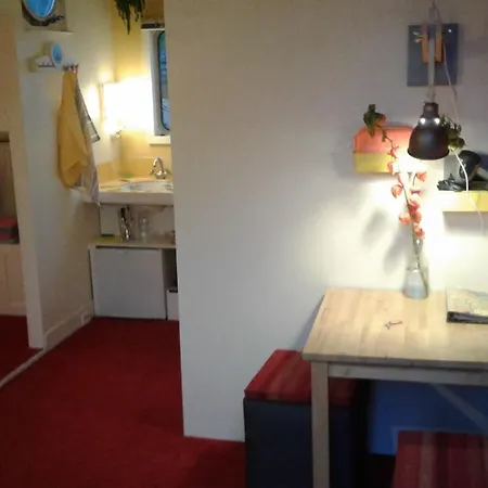 Houseboat Dokstroom Bed & Breakfast