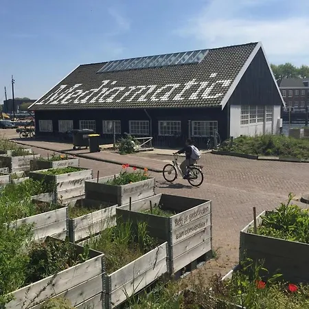 Houseboat Dokstroom Bed & Breakfast Amsterdam