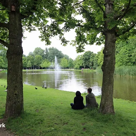 Bed & Breakfast Vondelpark 2*
