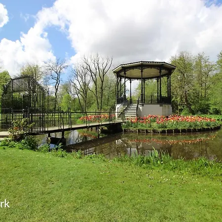 Vondelpark 2*