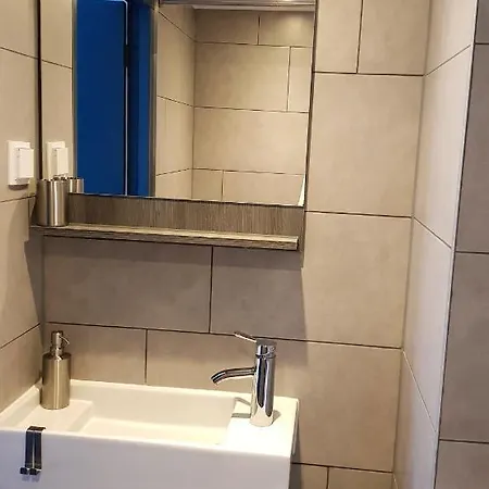 לינה וארוחת בוקר Urban Vibes