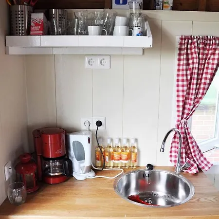 Bed and breakfast Your Cozy Waggon At The Cows' Paradise *