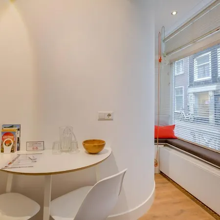 Luxurious In Jordaan Couple Getaway Bed & Breakfast 3*