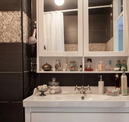 The Upstairs & Downstairs Oda ve Kahvaltı
