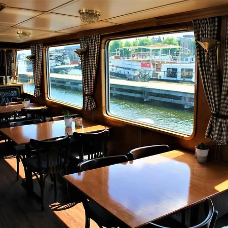 Botel Passengership Avanti 2*