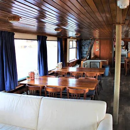 Bateau-hôtel Amicitia 2*