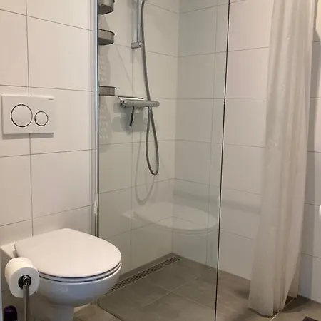 Zunderdorp Nocleg ze śniadaniem 2*