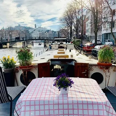 Romantic Houseboat Bed & Breakfast *