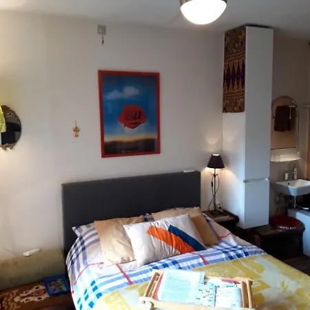 Quarto em Acomodações Particulares Homey Budget Bedroom