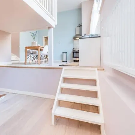 Apartment Hip Split Level On The Ground Floor