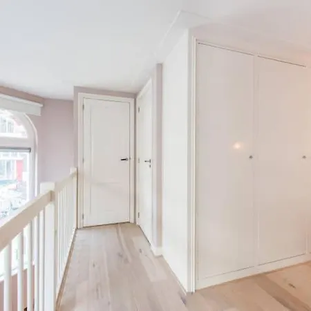 Hip Split Level On The Ground Floor *