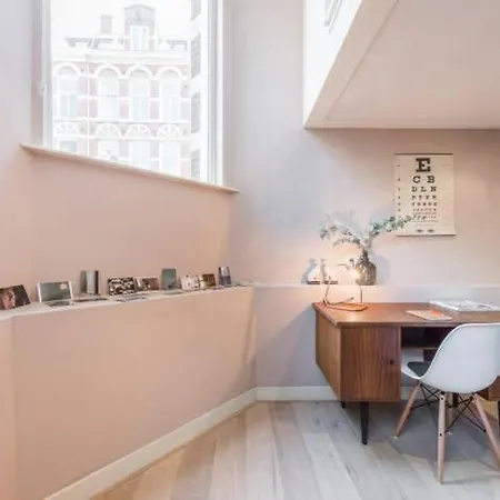 Hip Split Level On The Ground Floor Apartment *
