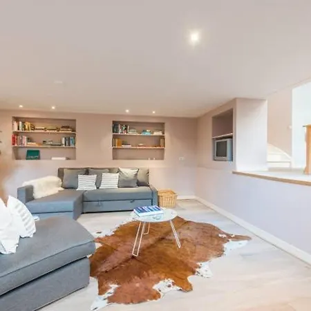 Apartment Hip Split Level On The Ground Floor