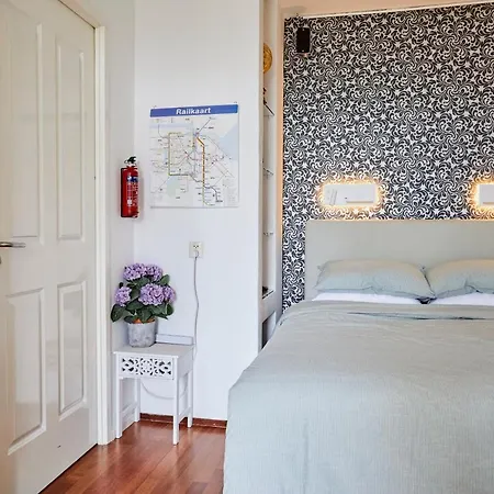 Treehouse Bed & Breakfast 2*