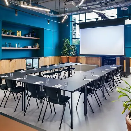 The Social Hub 4*