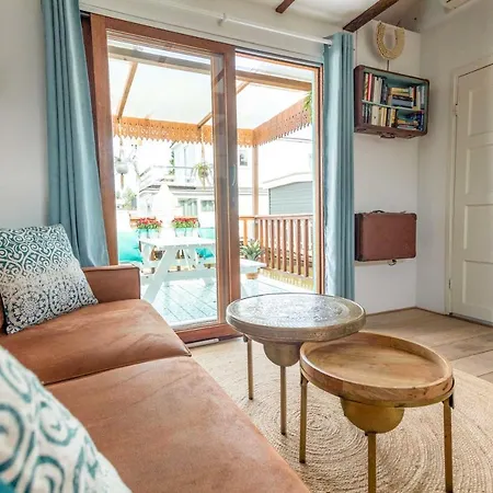 House Boat With Waterfront Terrace Guest house *