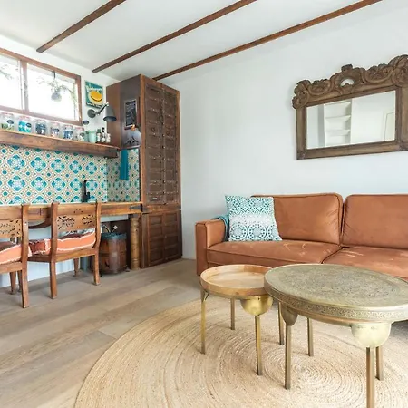 Guest house House Boat With Waterfront Terrace Amsterdam