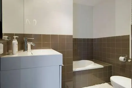 Adam & Eve Apartment *