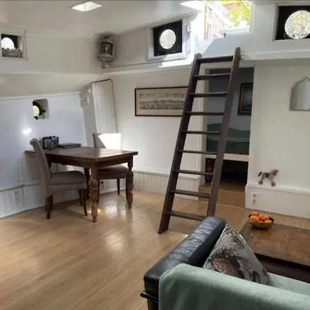 Romantic Houseboat Bed & Breakfast Amsterdam