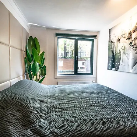 Amsterdam-Houseboat-Amstel Bed & Breakfast *