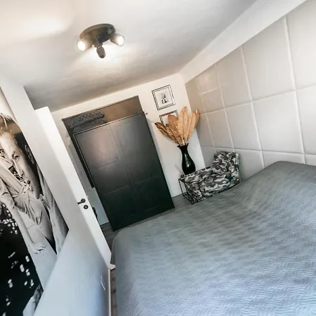 Amsterdam-Houseboat-Amstel Bed & Breakfast Amsterdam