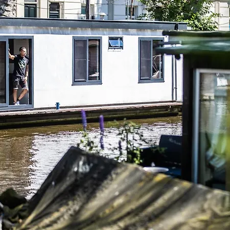 Amsterdam-houseboat-amstel Amsterdam