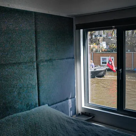 Amsterdam-Houseboat-Amstel Bed & Breakfast
