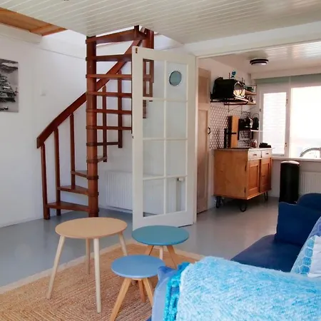 Houseboat With Water Terrace, Free Parking, Free Bikes & Fast Wifi Amsterdam