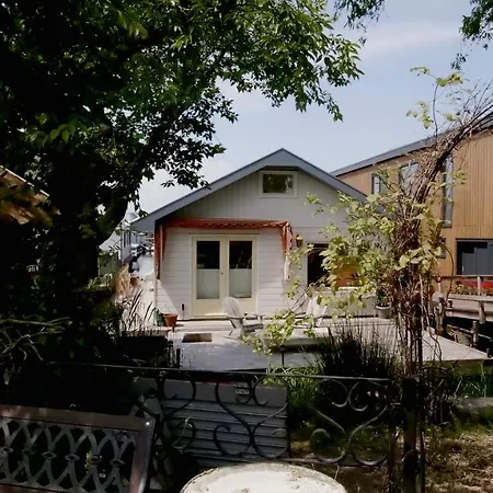 Bed & Breakfast Houseboat With Water Terrace, Free Parking, Free Bikes & Fast Wifi Amsterdam