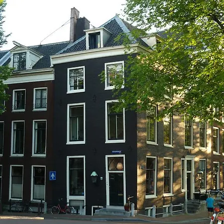 The Vanguard Bed & Breakfast 2*