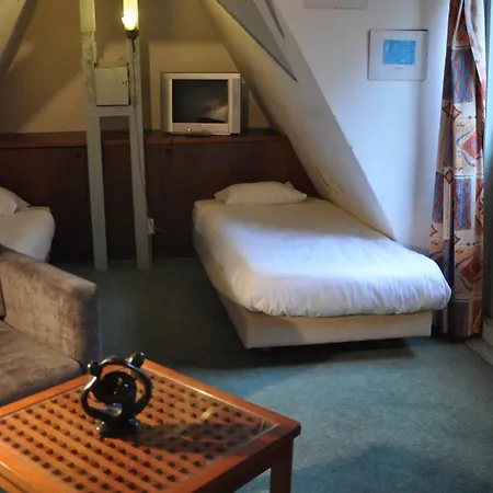 Agora Hotel 2*